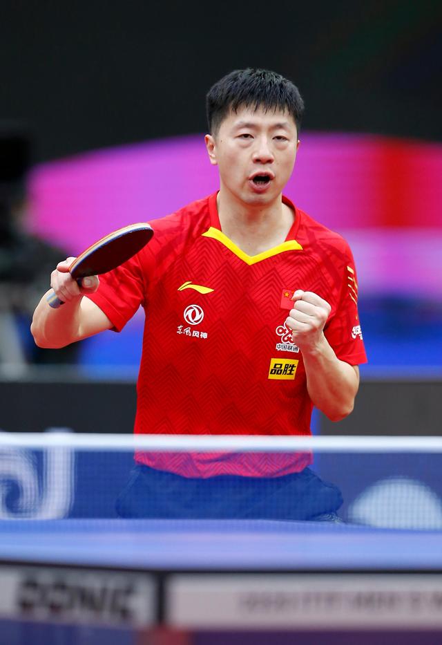 逐渐退居到 逐渐退居到