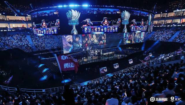 在此背景下 在此背景下