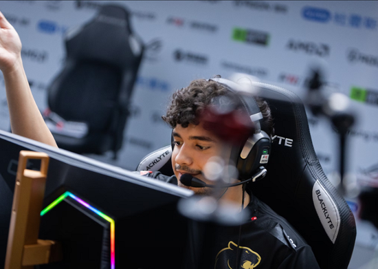 捧起奖杯 捧起奖杯